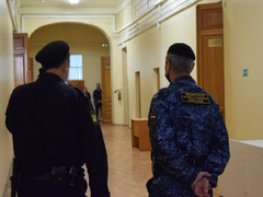 Экс-главного архитектора Саратова Виталия Желанова под конвоем привели в суд