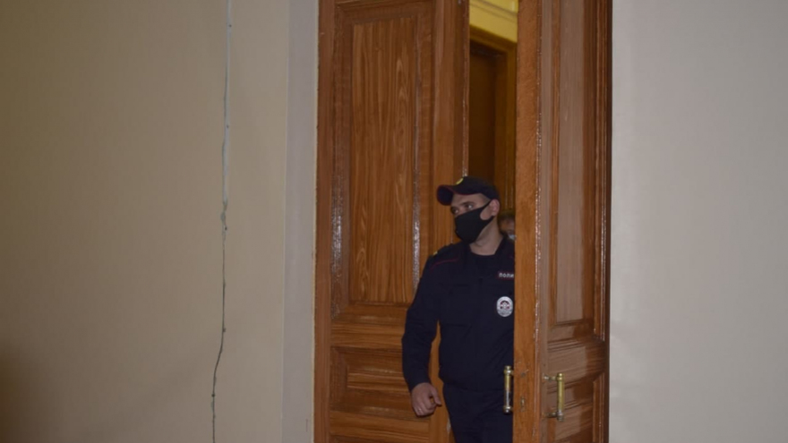 Суд не отпустил домой подозреваемого в мошенничестве Виталия Желанова: адвокат ищет положительные характеристики экс-архитектора Саратова