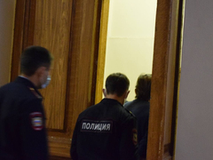 Суд не отпустил домой подозреваемого в мошенничестве Виталия Желанова: адвокат ищет положительные характеристики экс-архитектора Саратова