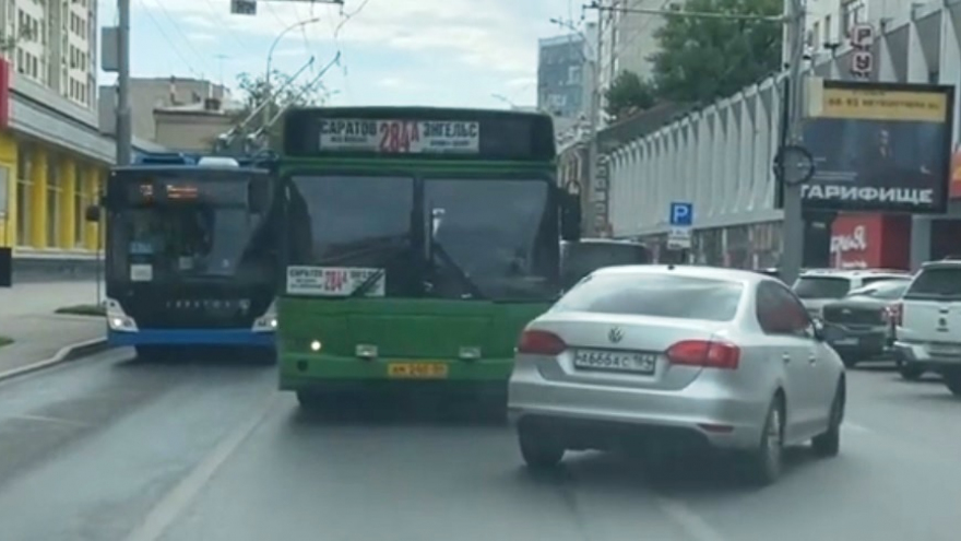 Большое автохамство на Московской: в Саратове будут судить водителя автобуса