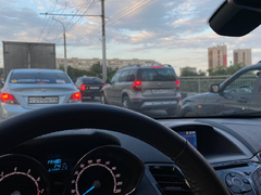 Саратовские автомобилисты добираются до дома через восьмибалльные пробки