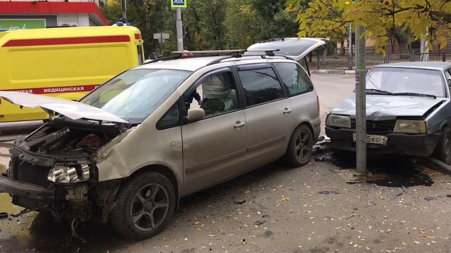 В Ленинском районе перекресток не поделили две легковушки: есть пострадавшие