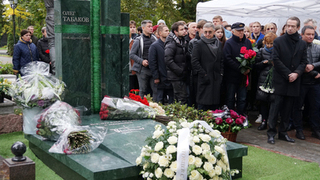 На могиле Олега Табакова установили памятник