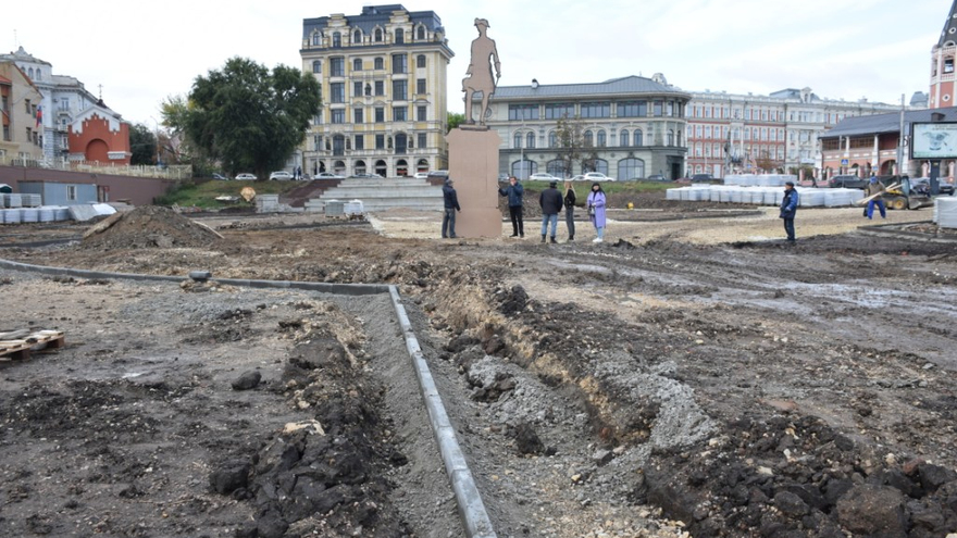 На саратовской набережной примерили скульптуру Петра I