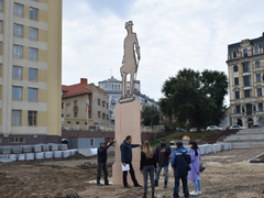 На саратовской набережной примерили скульптуру Петра I