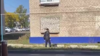 В Балакове у Макдоналдса разгуливал мужчина с ножом: полицейские объявили его в розыск