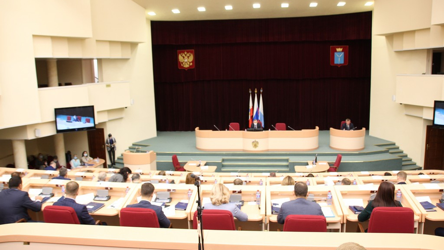Коммунист призвал коллег из КПРФ сдать мандаты