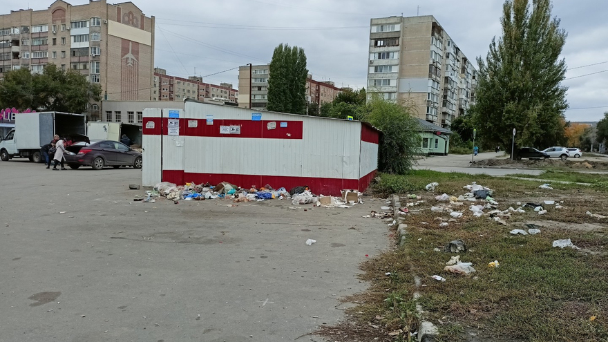 В Заводском районе пожаловались на торговцев, которые устроили стихийную свалку после ярмарки 