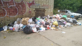 Помойка в каждый двор: жители Саратова пожаловались на стихийную свалку