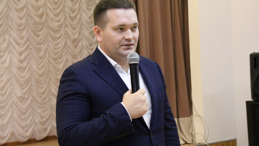 Депутат Госдумы Андрей Воробьев поможет решить проблему труженицы тыла, которая роет траншеи ради спасения дома от потопа