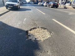 Мэр Саратова заявил, что фирма Оптима затянула ремонт дорог, и заподозрил, что компания не готова работать на совесть