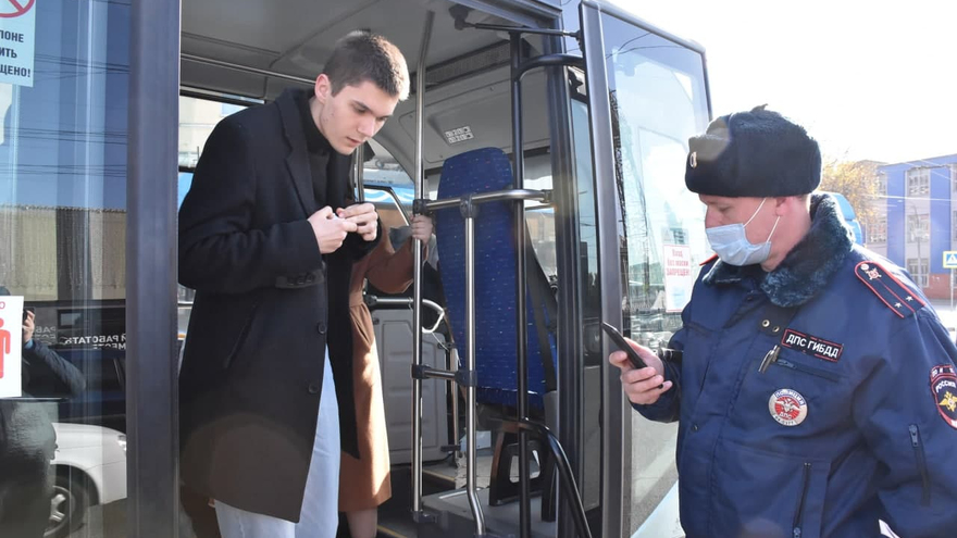 На саратовском вокзале ловили антимасочников: им грозят штрафы до 30 тысяч рублей