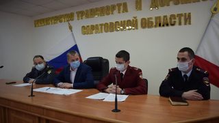 Чиновник потребовал, чтобы саратовские перевозчики наказывали непривитых водителей