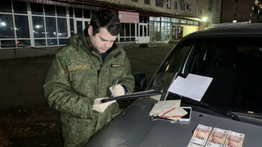 Проверяющий на железнодорожном транспорте попался на взятке: возбуждено уголовное дело