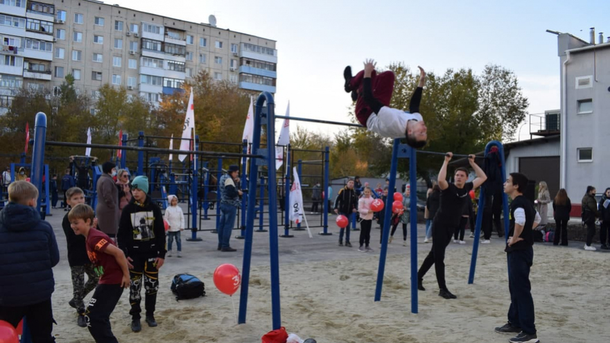 Депутат Госдумы Андрей Воробьев открыл в Заводском районе еще один народный фитнес-парк