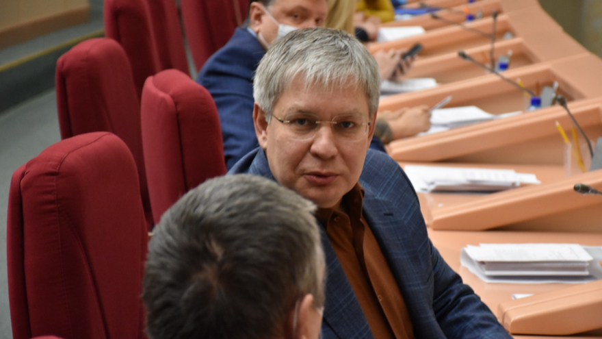Антикоррупционное запреты. В думе проверят данные об имуществе и доходах депутата Сергея Курихина
