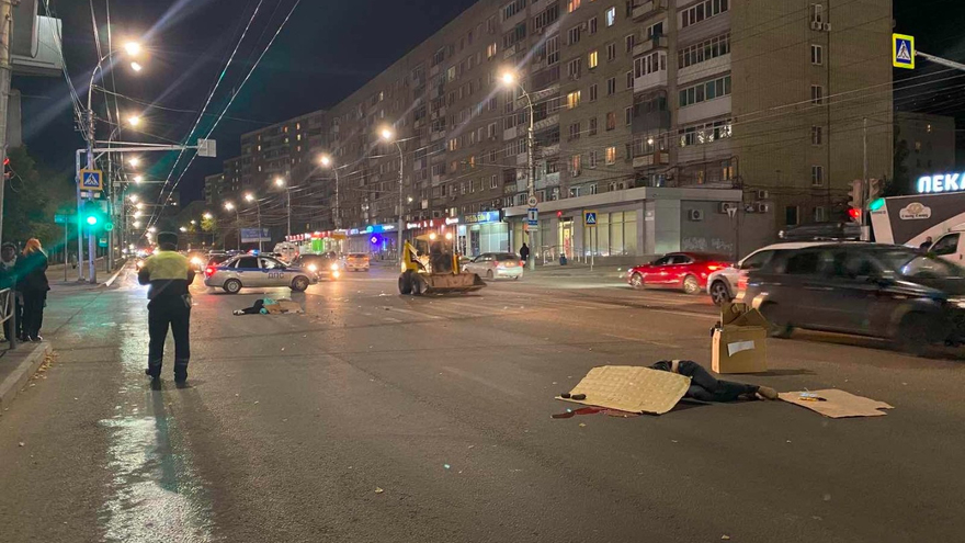 В Саратове насмерть сбили двух человек: полицейские задержали водителя