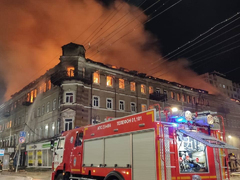 День народного единства в Саратове начался с пожара в гостинице Россия: площадь горения составила 2,4 тысячи квадратных метров