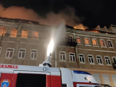 День народного единства в Саратове начался с пожара в гостинице Россия: площадь горения составила 2,4 тысячи квадратных метров