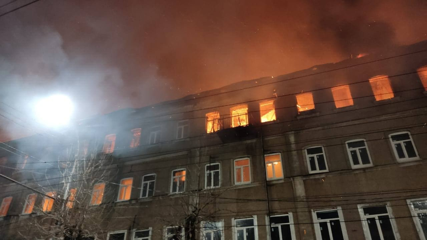 Источник: пожар в гостинице Россия начался со второго этажа, рассматривается версия о поджоге
