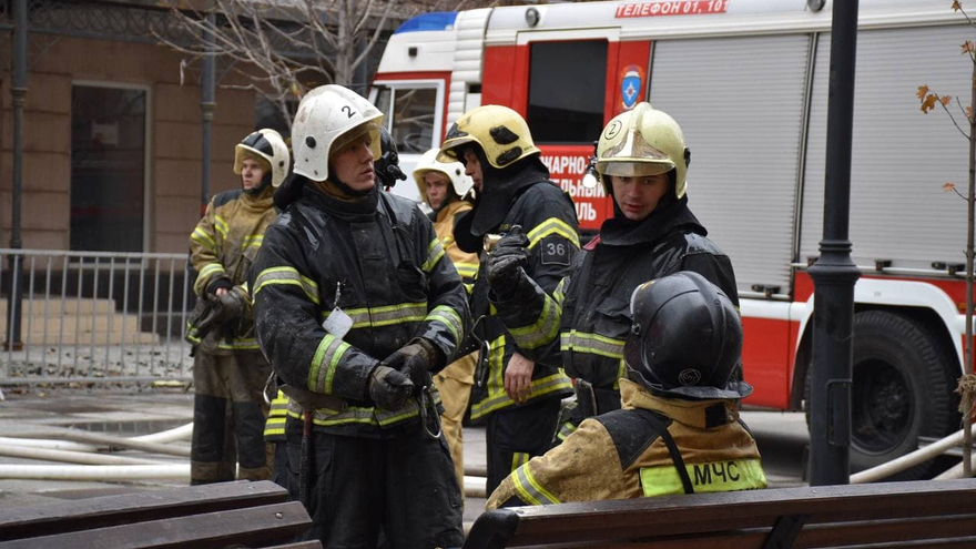Источник: пожар в гостинице Россия начался со второго этажа, рассматривается версия о поджоге