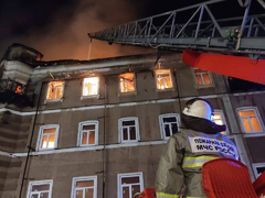 Источник: пожар в гостинице Россия начался со второго этажа, рассматривается версия о поджоге