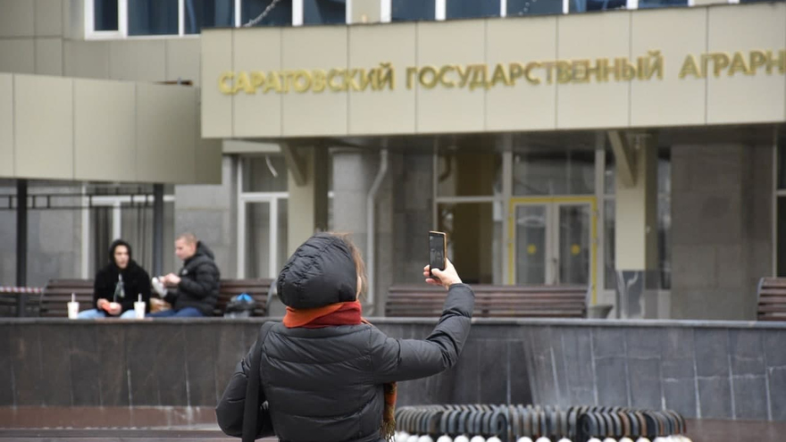 Локдаун. В День народного единства саратовцы гуляли толпами без масок (фоторепортаж)