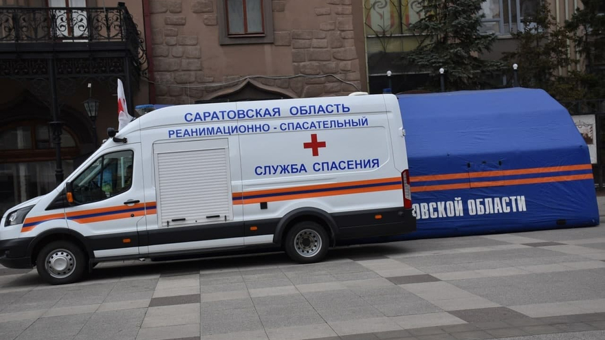Локдаун. В День народного единства саратовцы гуляли толпами без масок (фоторепортаж)