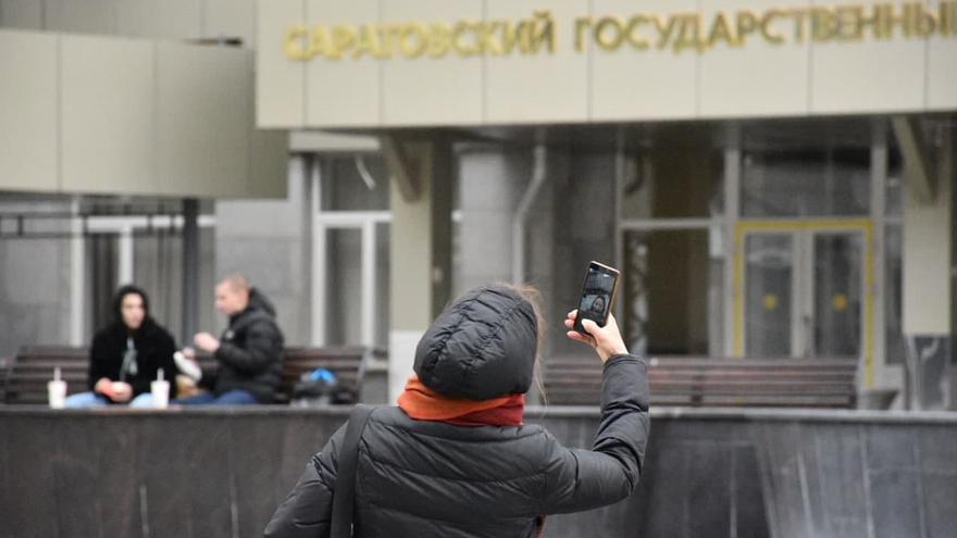 Локдаун. В День народного единства саратовцы гуляли толпами без масок (фоторепортаж)