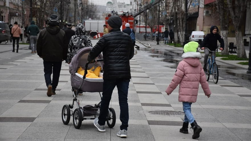 Локдаун. В День народного единства саратовцы гуляли толпами без масок (фоторепортаж)