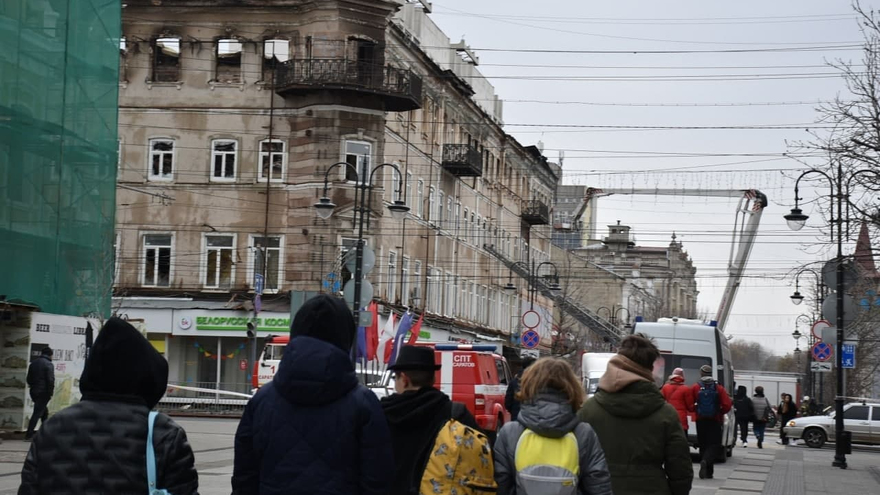 Локдаун. В День народного единства саратовцы гуляли толпами без масок (фоторепортаж)