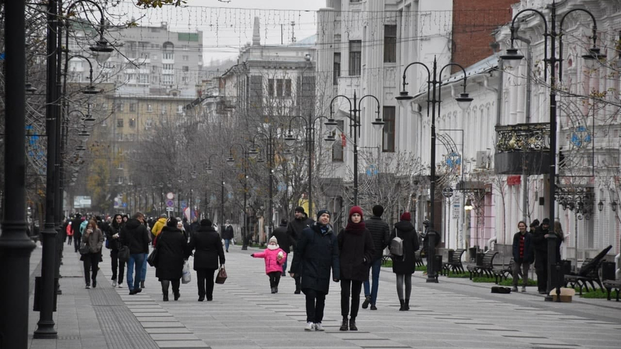 Локдаун. В День народного единства саратовцы гуляли толпами без масок (фоторепортаж)