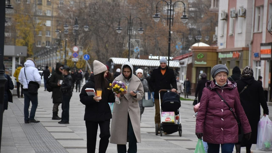 Локдаун. В День народного единства саратовцы гуляли толпами без масок (фоторепортаж)
