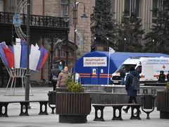 Локдаун. В День народного единства саратовцы гуляли толпами без масок (фоторепортаж)