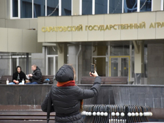 Локдаун. В День народного единства саратовцы гуляли толпами без масок (фоторепортаж)