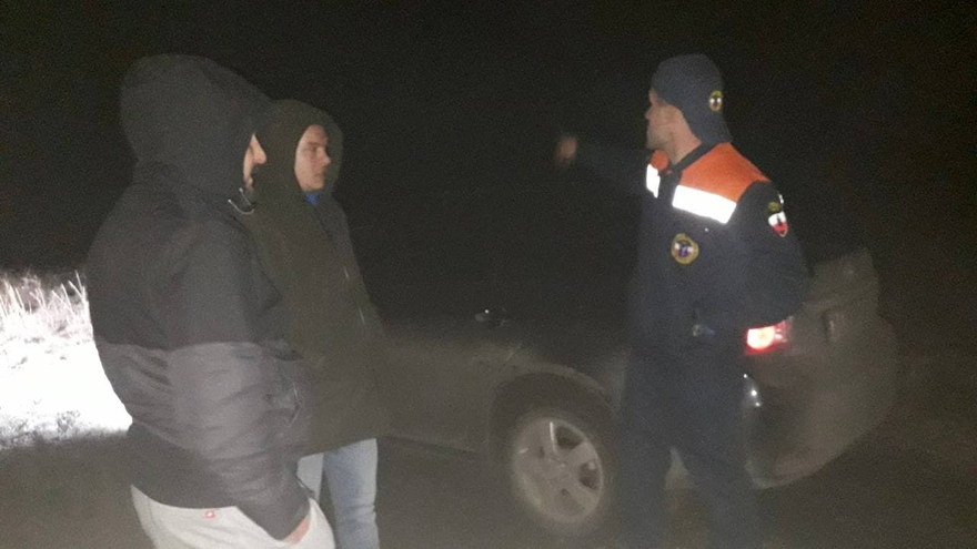 Автолюбители потерялись в лесу под Хвалынском: потребовалась помощь спасателей