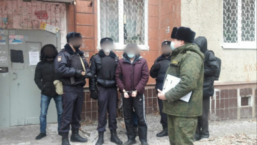 Житель Саратова 42 раза пырнул обидчика ножом, а еще устроил пожар: его будут судить