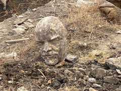 В Саратове под землей нашли голову памятника Ленину
