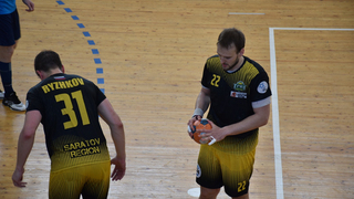 Саратовские гандболисты проиграли Чеховским медведям в домашнем матче 