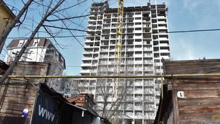 Многострадальную высотку на Сакко и Ванцетти хотят достроить только в марте 2022 года: губернатор потребовал ускориться