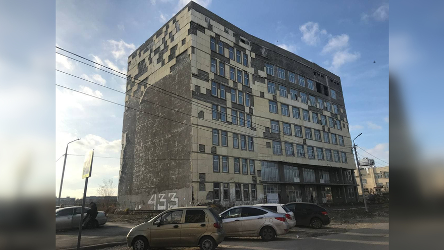 А вдруг кто-нибудь упадет?: жители Заводского района пожаловались на опасное заброшенное здание