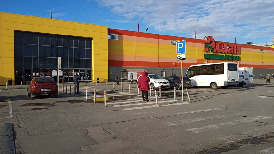 В Саратове эвакуировали посетителей крупнейших торговых центров