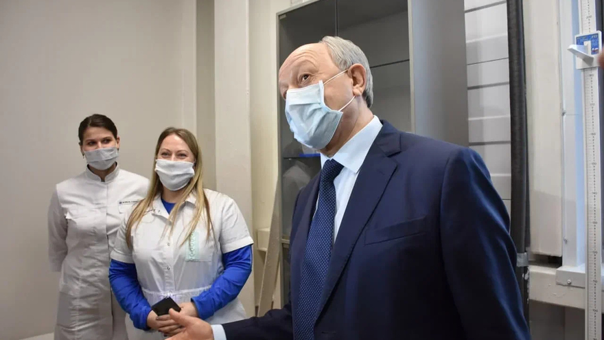 Люди по несколько часов стояли: губернатор Валерий Радаев потребовал избавиться от очередей в МФЦ и расчетных центрах