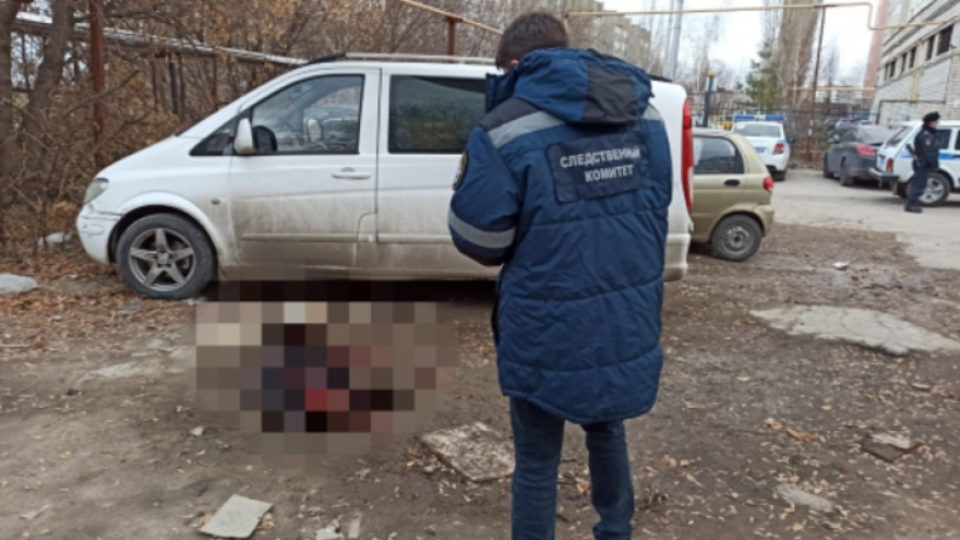 В Саратове молодого мужчину убили шестью ударами ножа: арестован 82-летний подозреваемый