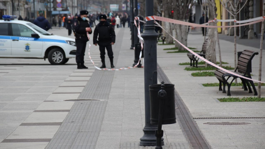 Волна сообщений о минировании саратовских ТЦ продолжается: людей срочно эвакуировали из Оранжевого и Манежа