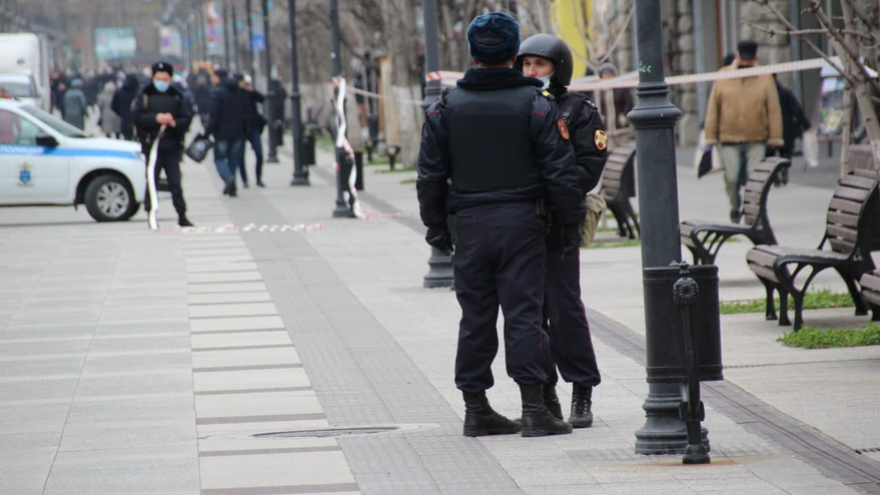 Волна сообщений о минировании саратовских ТЦ продолжается: людей срочно эвакуировали из Оранжевого и Манежа