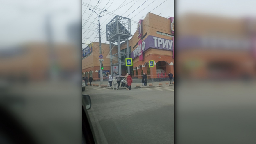 В Саратове массово эвакуируют посетителей крупных торговых центров: это второй случай за неделю