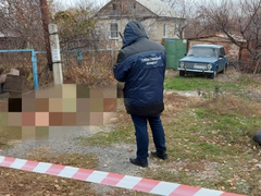 Труп с перерезанной шеей: одному из подозреваемых 71 год