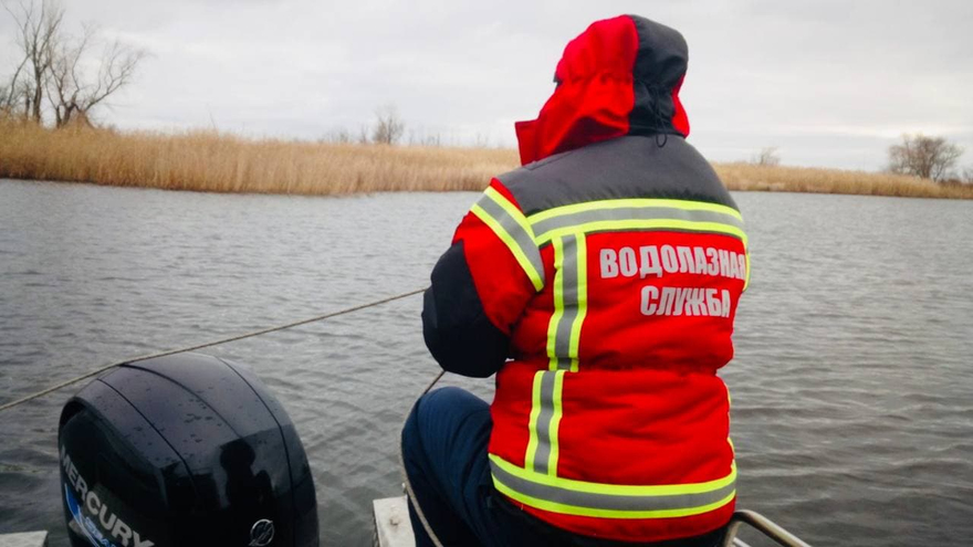 На Волге утонул немолодой рыбак: его труп нашли водолазы