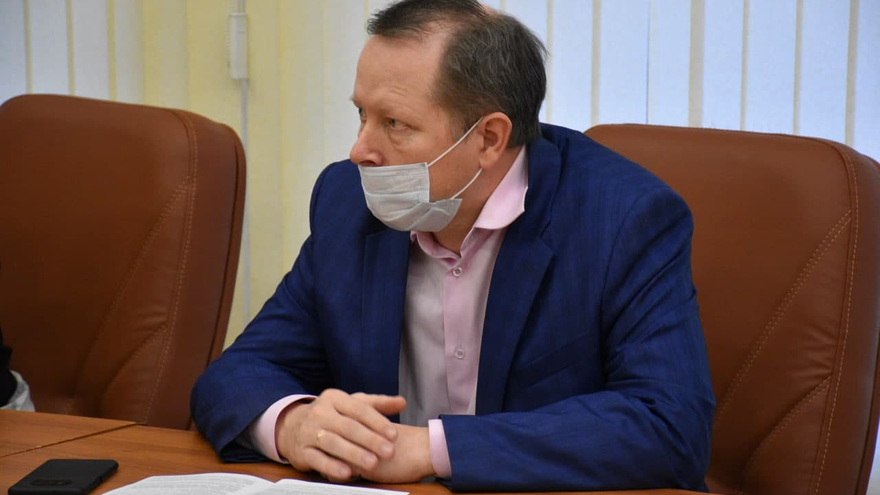 Комиссия Саратовской областной думы рекомендовала лишить Сергея Курихина депутатского мандата: его уличили в коррупционных нарушениях